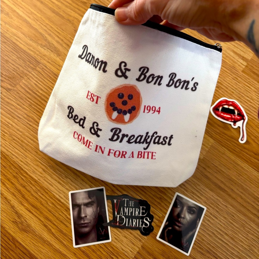Damon +BonBon -LASTone bed + breakfast 🥞come in for a bite! Bag passport handbag